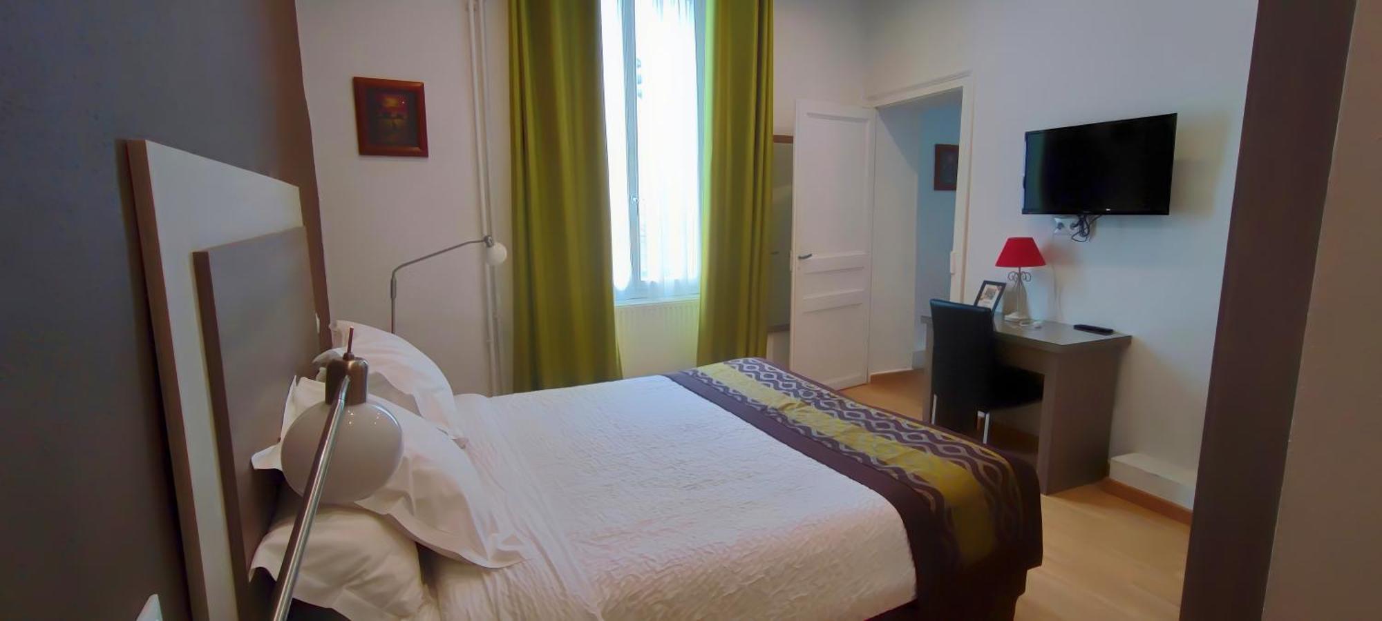 Logis Grand Hotel Pelisson Нонтрон Екстериор снимка