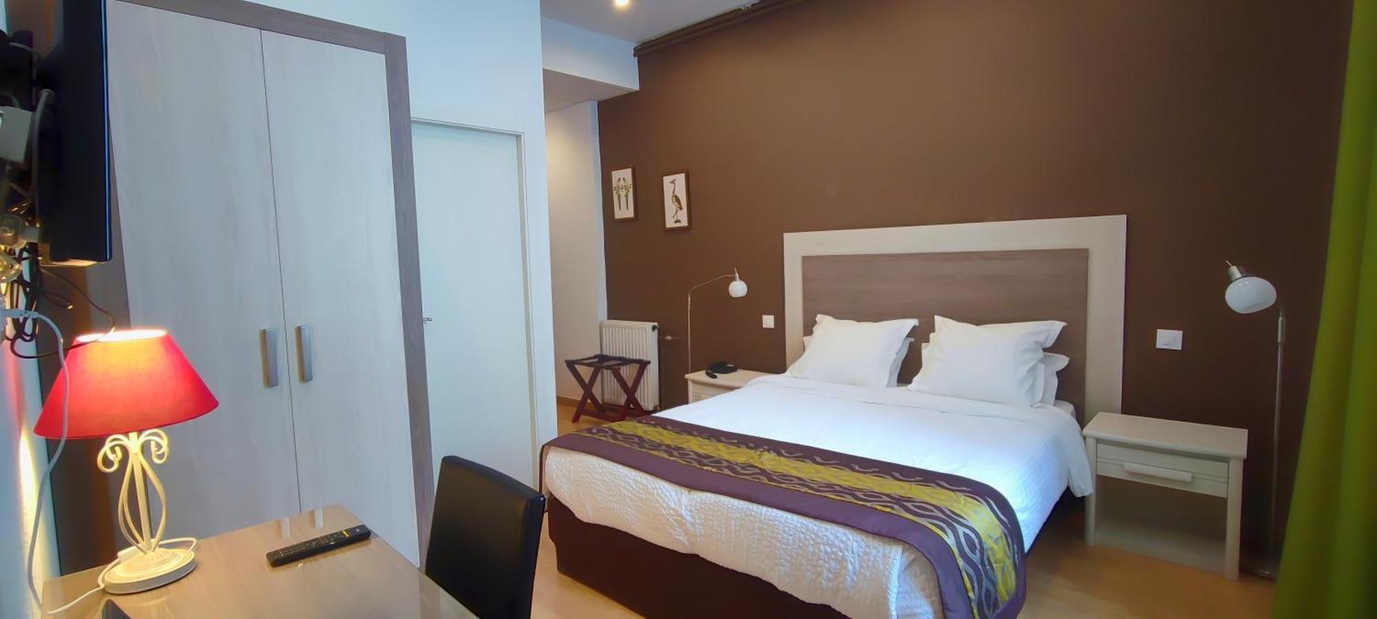 Logis Grand Hotel Pelisson Нонтрон Екстериор снимка