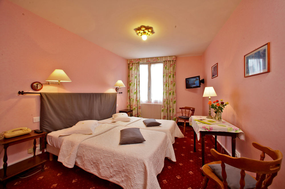 Logis Grand Hotel Pelisson Нонтрон Екстериор снимка