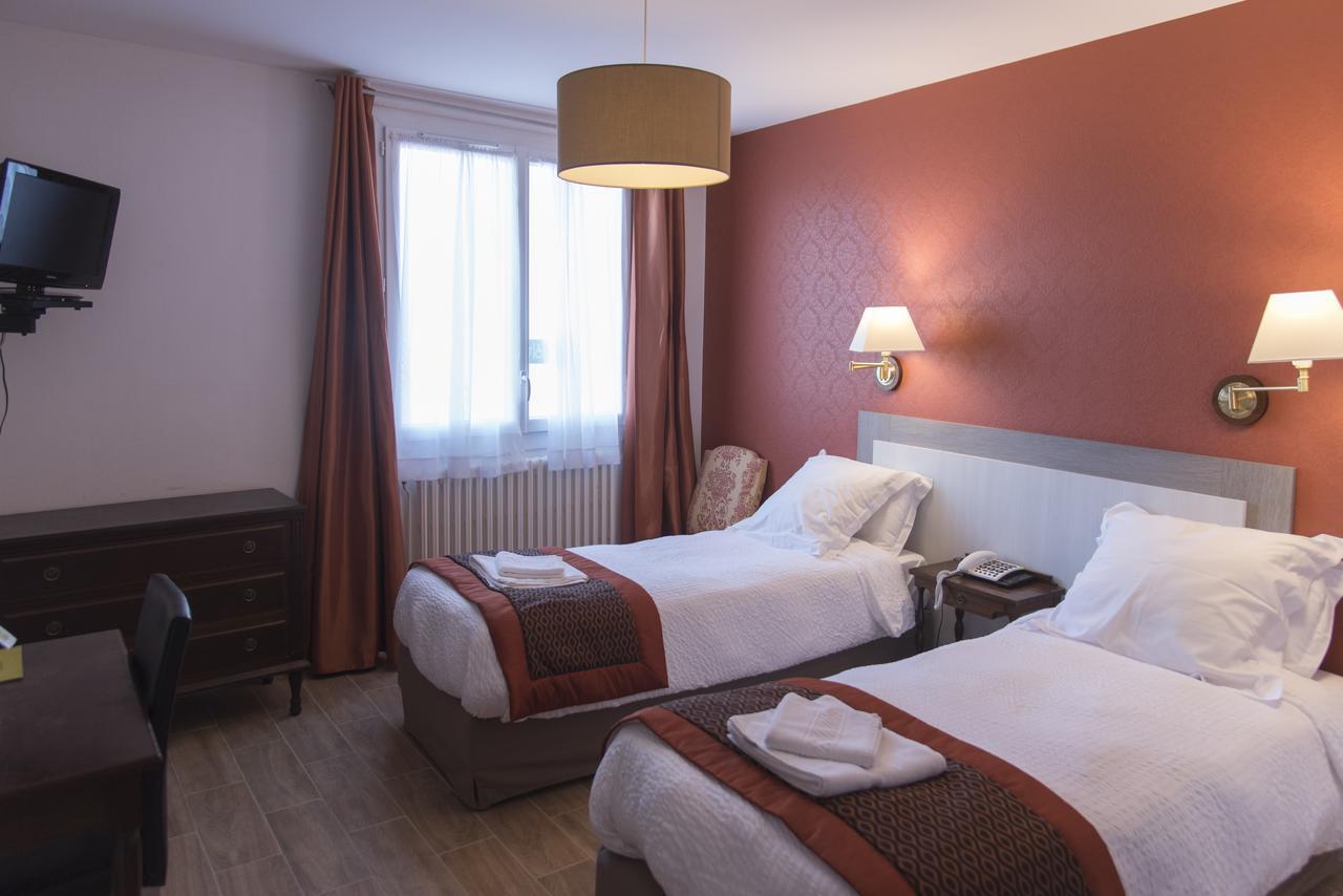 Logis Grand Hotel Pelisson Нонтрон Екстериор снимка