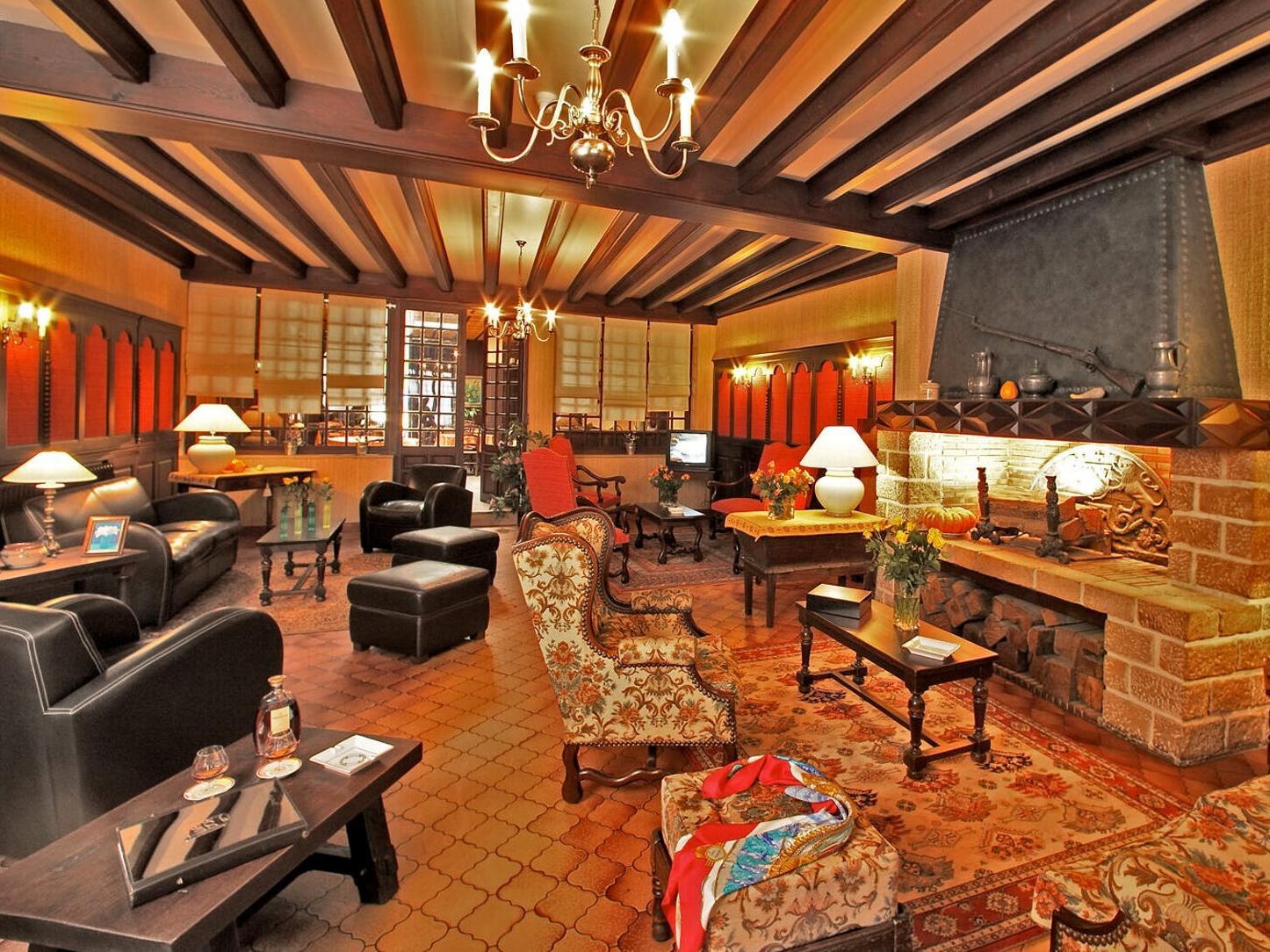 Logis Grand Hotel Pelisson Нонтрон Екстериор снимка