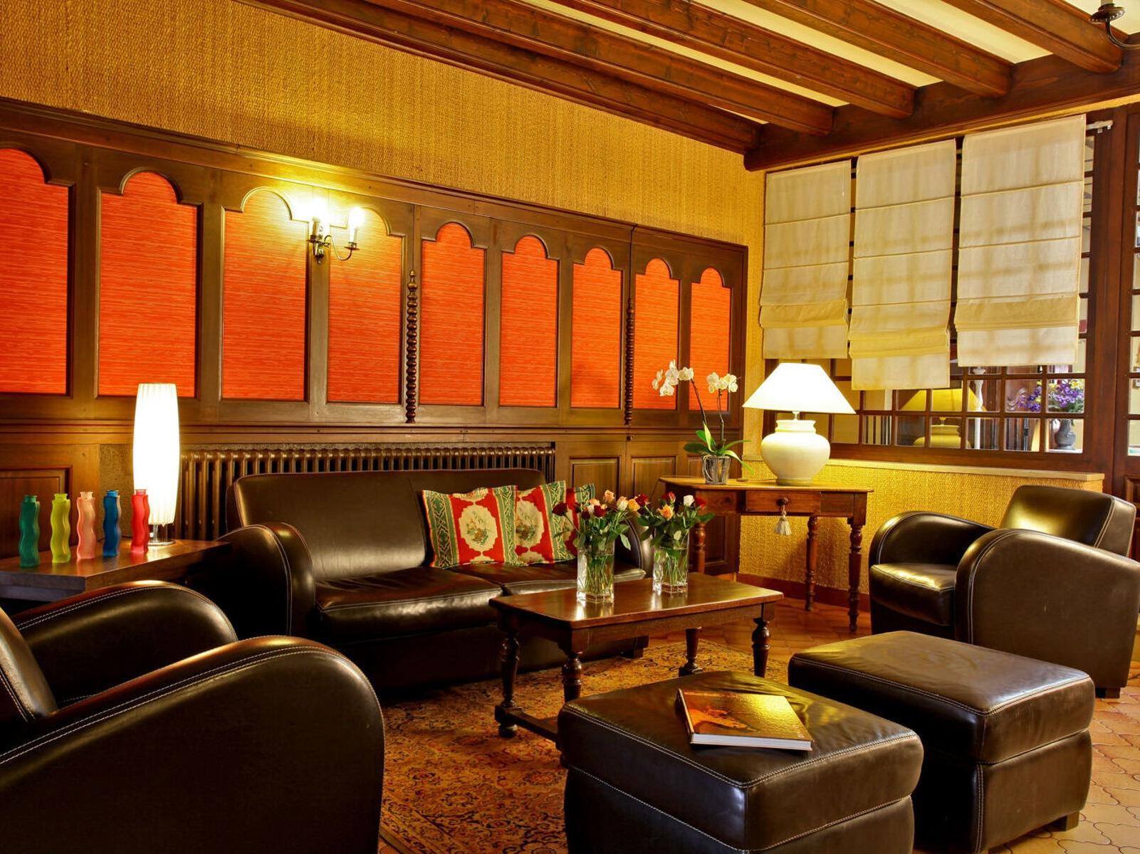Logis Grand Hotel Pelisson Нонтрон Екстериор снимка