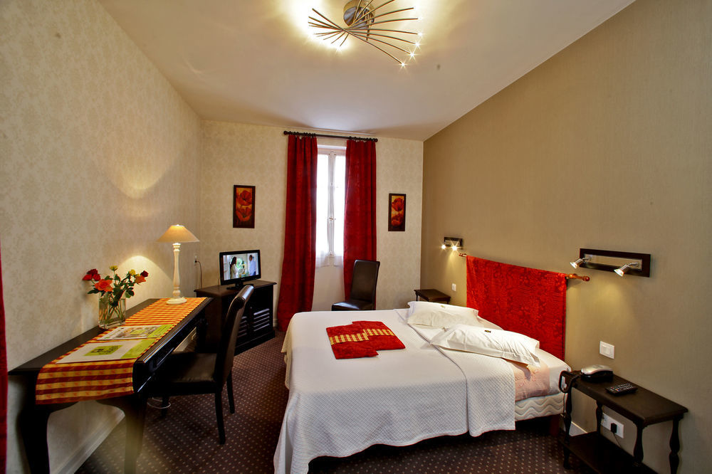 Logis Grand Hotel Pelisson Нонтрон Екстериор снимка