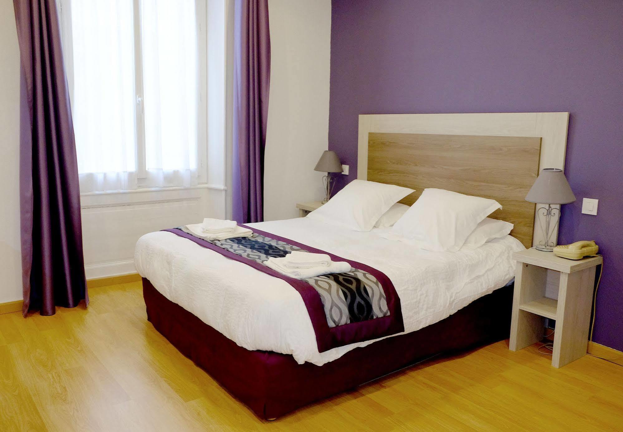 Logis Grand Hotel Pelisson Нонтрон Екстериор снимка