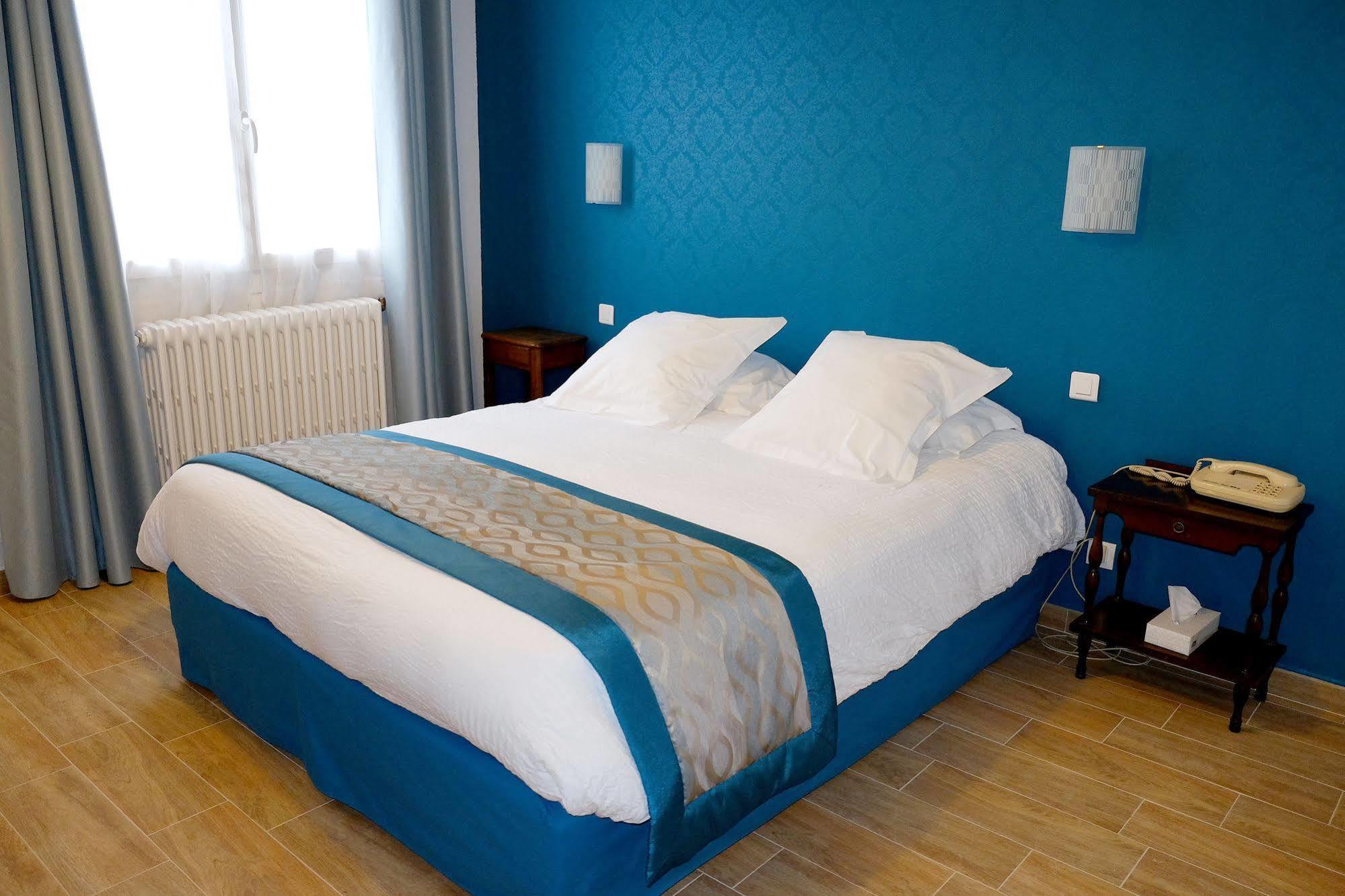 Logis Grand Hotel Pelisson Нонтрон Екстериор снимка